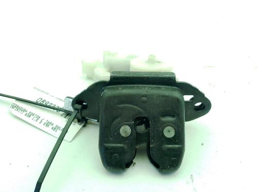 tailgate-lock-infiniti-q30-2015-31352231 main image