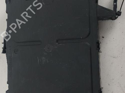 fuse-box-renault-megane-iv-hatchback-b9amn_-2015-31989253 main image