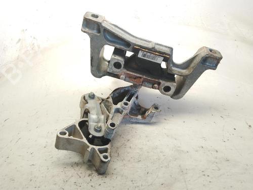 Used Engine mount MERCEDES-BENZ A-CLASS (W176) A 180 CDI / d (176.012) (109 hp) 25019232