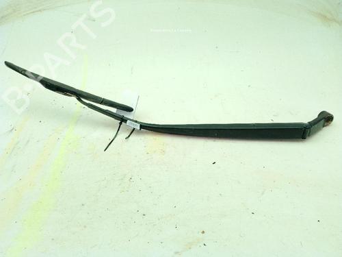 Used Front windshield wiper arm TOYOTA AURIS (_E18_) 1.2 (NRE185_, NRE185R) (116 hp) 24948488