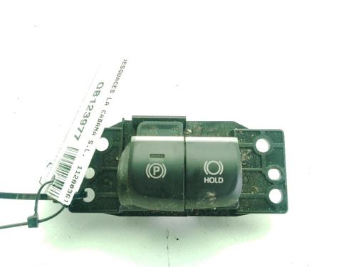 switch-toyota-corolla-estate-_e21_-2019-35800099 main image