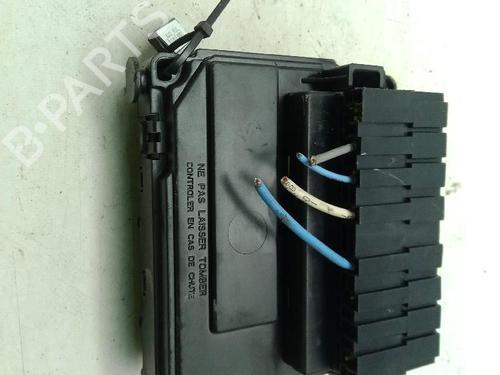 Used Fuse box Fuse box FIAT SCUDO Bus (270_, 272_) 1.6 D Multijet (90 hp) 33811059 33811059