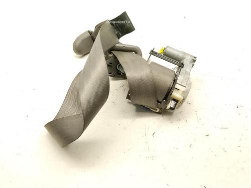 front-right-seatbelt-ssangyong-rodius-ii-2013-38984512 main image