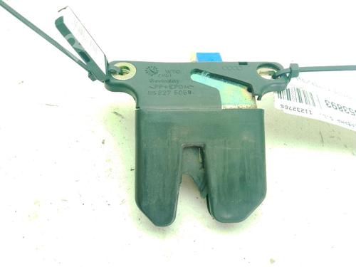 tailgate-lock-audi-a6-c5-4b2-4b4-1997-1998-1999-2000-2001-2002-2003-2004-2005-27533966 main image