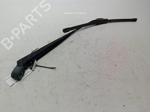 Used Front windshield wiper arm NISSAN TERRANO II (R20) 2.7 TDi 4WD (125 hp) 29329052