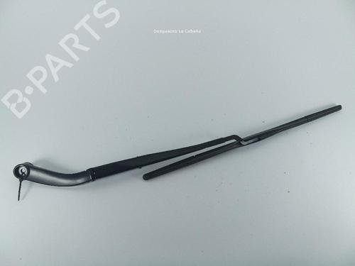 Used Front windshield wiper arm KIA SORENTO III (UM) 2.2 CRDi (200 hp) 31990105