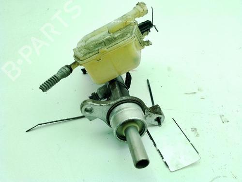 brake-master-cylinder-renault-trafic-iii-van-fg_-2014-32103876 main image