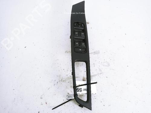 Fensterheberschalter links vorne für VOLVO V60 I (155) D2 (120 hp) 31988650