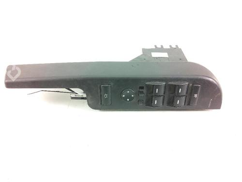 Used Left front window switch Left front window switch LAND ROVER RANGE ROVER III (L322) 3.6 D 4x4 (272 hp) 18361412 18361412