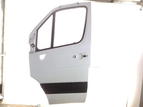 Used Left front door MERCEDES-BENZ SPRINTER 3,5-t Van (B906) 313 CDI 4x4 (906.631, 906.633, 906.635, 906.637) (129 hp) 18371609