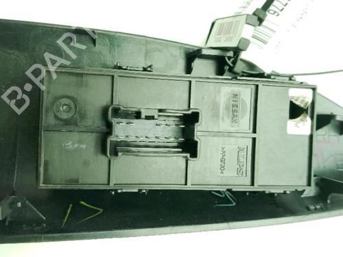 Right front window switch NISSAN JUKE (F15) 1.5 dCi | BP31988545I26
