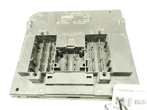 Used Fuse box Fuse box 37087998 37087998