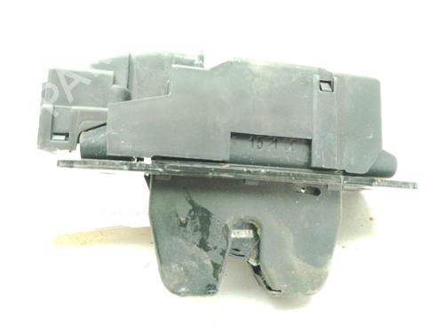 Used Tailgate lock PEUGEOT 3008 II SUV (MC_, MR_, MJ_, M4_) 1.5 BlueHDi 130 (131 hp) 25303093