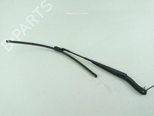 Used Front windshield wiper arm PEUGEOT 2008 II (UD_, US_, UY_, UJ_, UR_, UC_) 1.2 PureTech 100 (USHNK) (101 hp) 18873378