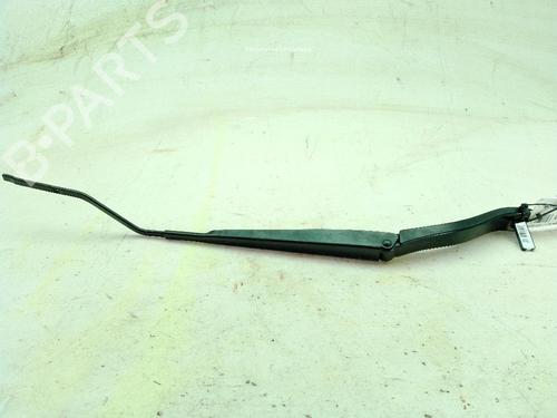 Used Front windshield wiper arm RENAULT MEGANE IV Grandtour (K9A/M/N_) 1.3 TCe 140 (K9NB) (140 hp) 25303081