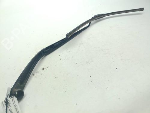 Used Front windshield wiper arm HYUNDAI TUCSON (TL, TLE) 2.0 CRDi (136 hp) 31940346