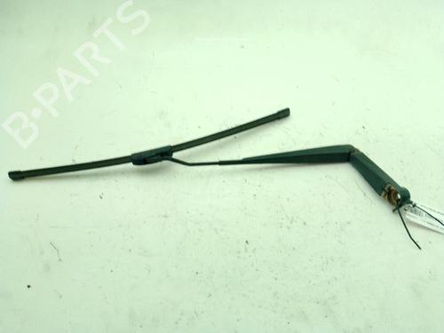 Used Front windshield wiper arm NISSAN NAVARA NP300 (D40) 2.5 dCi 4WD (174 hp) 28449543