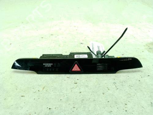 Used Warning switch HYUNDAI TUCSON (TL, TLE) 1.6 CRDi hybrid 48V All-wheel Drive (136 hp) 25984645