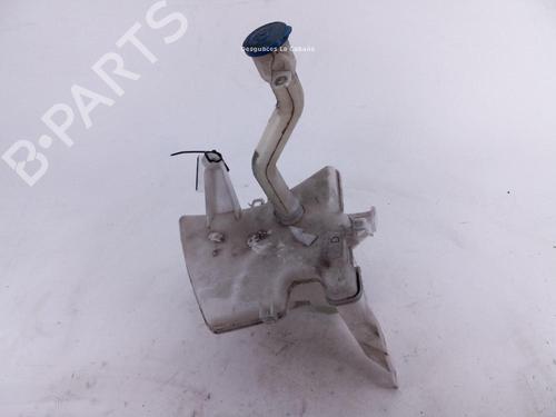 Used Windscreen washer tank TOYOTA AURIS (_E15_) 1.4 (ZZE150_, ZZE150R) (97 hp) 24042710