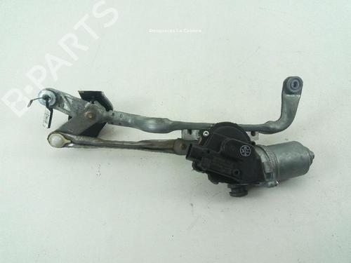 Used Front wiper motor TOYOTA YARIS (_P13_) 1.5 Hybrid (NHP130_, NHP130) (101 hp) 18369797