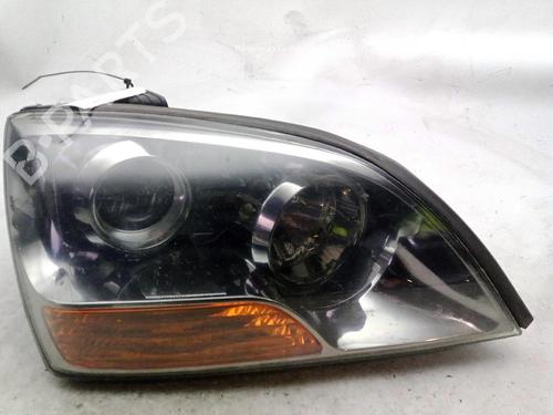 Used Right headlight KIA SORENTO I (JC) 2.5 CRDi (170 hp) 24044371
