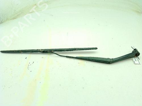 Used Front windshield wiper arm KIA STONIC Hatchback Van (YB) 1.0 T-GDi (101 hp) 24996191