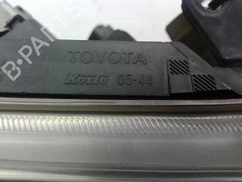 Right headlight TOYOTA AVENSIS (_T25_) 2.0 D-4D (CDT250_, CDT250R) | BP29555151C29 