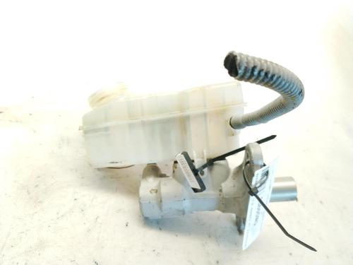 Used Brake master cylinder RENAULT CAPTUR I (J5_, H5_) 0.9 TCe 90 (90 hp) 26572029