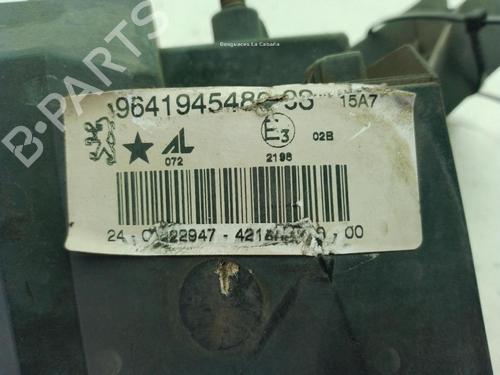 Right front fog light PEUGEOT 407 (6D_) 2.0 HDi 135 (6DRHRH, 6DRHRE, 6DRHRG, 6DRHRJ) | BP28488548C31 