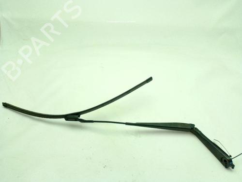 Used Front windshield wiper arm JAGUAR XE (X760) 2.0 D (180 hp) 28488526