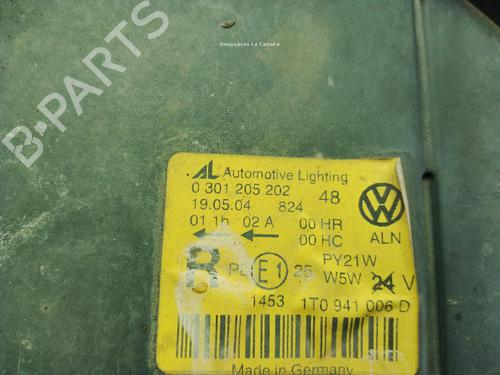 Right headlight VW TOURAN (1T1, 1T2) 2.0 TDI 16V | BP32259950C29