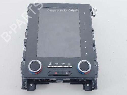 display-monitor-renault-megane-iv-hatchback-b9amn_-2015-24047575 main image