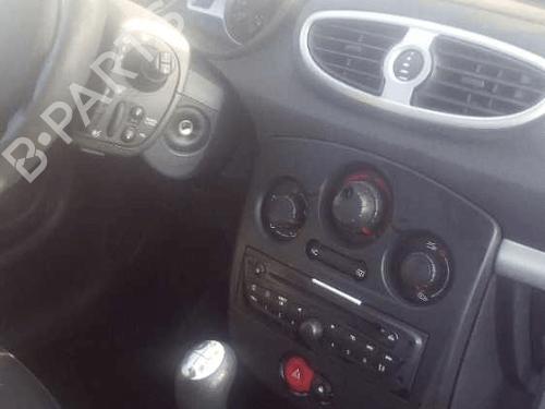 Gebruikte RENAULT CLIO III (BR0/1, CR0/1) 1.5 dCi (75 hp) 4432194 Onderdelen