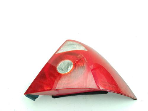 Feu arrière droit FORD MONDEO III (B5Y) 1.8 16V (125 hp) 32182696