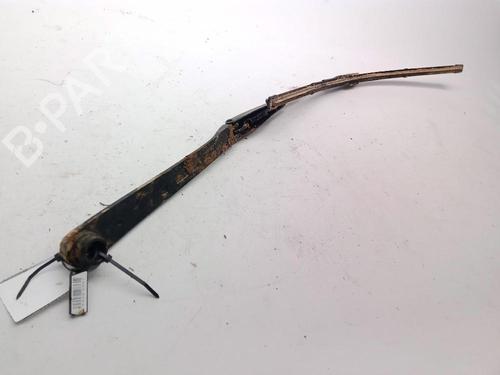 Used Front windshield wiper arm NISSAN JUKE (F15) 1.5 dCi (110 hp) 24045659