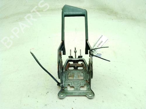hand-brake-renault-megane-ii-saloon-lm01_-2003-26920959 main image