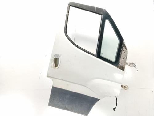 Dør højre fortil Dør højre fortil IVECO DAILY VI Van 33S16, 35S16, 35C16, 38S16, 40C16, 42S16, 50C16 (156 hp) 34238135 34238135