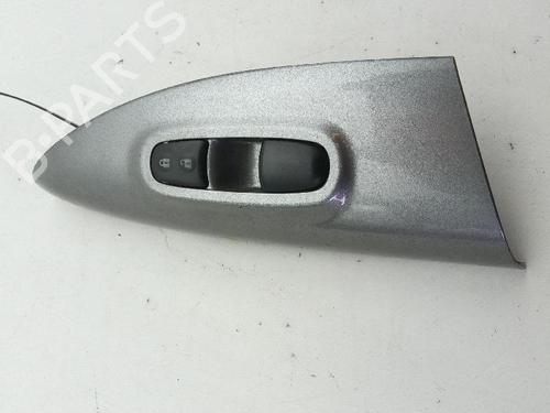 Used Right front window switch NISSAN JUKE (F15) 1.6 (117 hp) 19527283