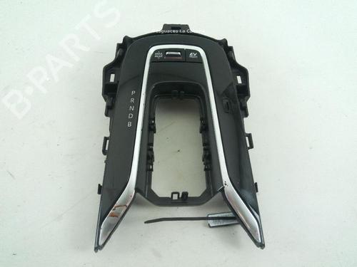 Used Electronic module TOYOTA COROLLA Estate (_E21_) 1.8 VVTi Hybrid (ZWE219) (140 hp) 18373944