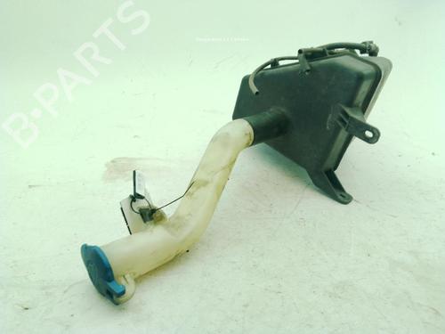 Used Windscreen washer tank KIA SPORTAGE II (JE_, KM_) 2.0 CRDi (140 hp) 26881552
