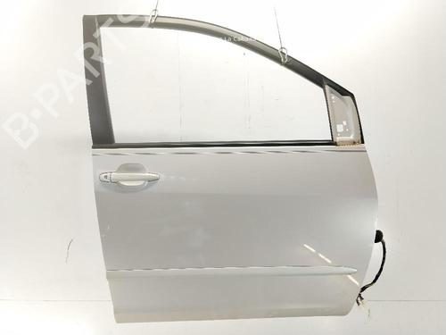 right-front-door-toyota-sienna-_l3_-2010-33232441 main image