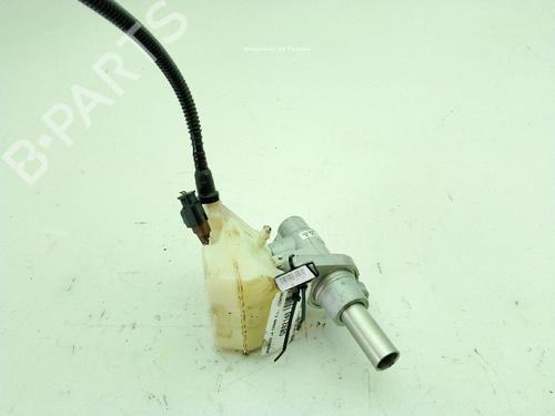 Used Brake master cylinder PEUGEOT 5008 (0U_, 0E_) 1.2 (131 hp) 30410555