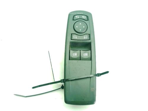 Mando elevalunas delantero izquierdo RENAULT MEGANE III Coupe (DZ0/1_) 1.9 dCi (DZ0N, DZ0J, DZ1J, DZ1K) (131 hp) 30368062