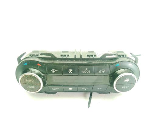 Used Climate control Climate control INFINITI Q30 1.5 D (109 hp) 31352308 31352308