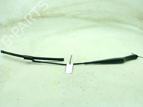 Used Front windshield wiper arm SEAT ATECA (KH7, KHP) 2.0 TDI (150 hp) 25781521