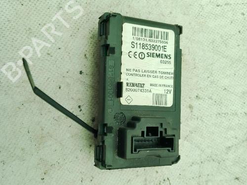 Used Card reader RENAULT MEGANE II Saloon (LM0/1_) 1.9 dCi (LM0G, LM1G, LM2C) (120 hp) 27605087