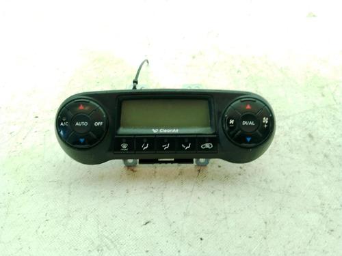Used Climate control Climate control HYUNDAI ix35 (LM, EL, ELH) 1.7 CRDi (116 hp) 27472825 27472825
