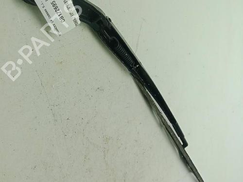 front-windshield-wiper-arm-kia-carens-iv-2013-34714648 main image
