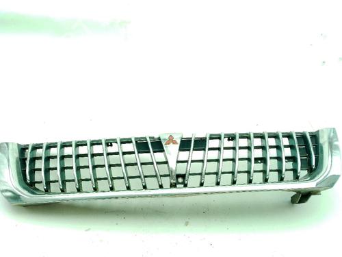 Gitter für MITSUBISHI PAJERO SPORT I (K7_, K9_) 2.5 TD (K94W) (99 hp) 32103809