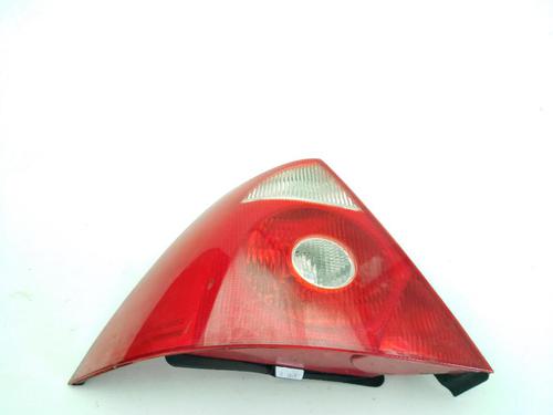Feu arrière gauche FORD MONDEO III (B5Y) 1.8 16V (125 hp) 32182695